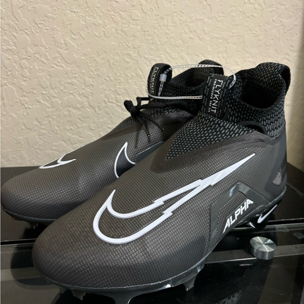Nike Alpha Menace Elite 3 Football cleats size 9.5